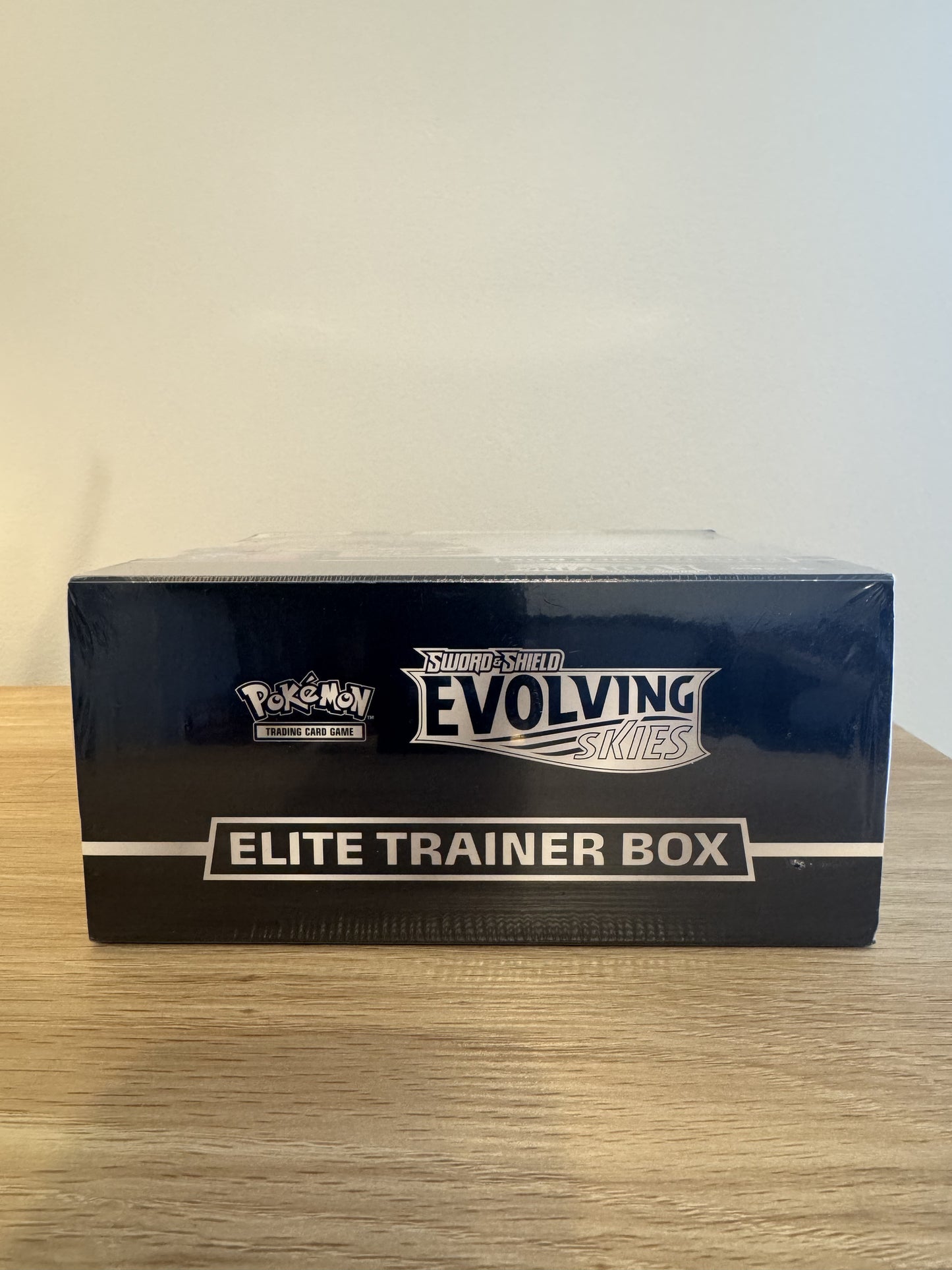 Evolving Skies Elite Trainer Box (Glaceon)