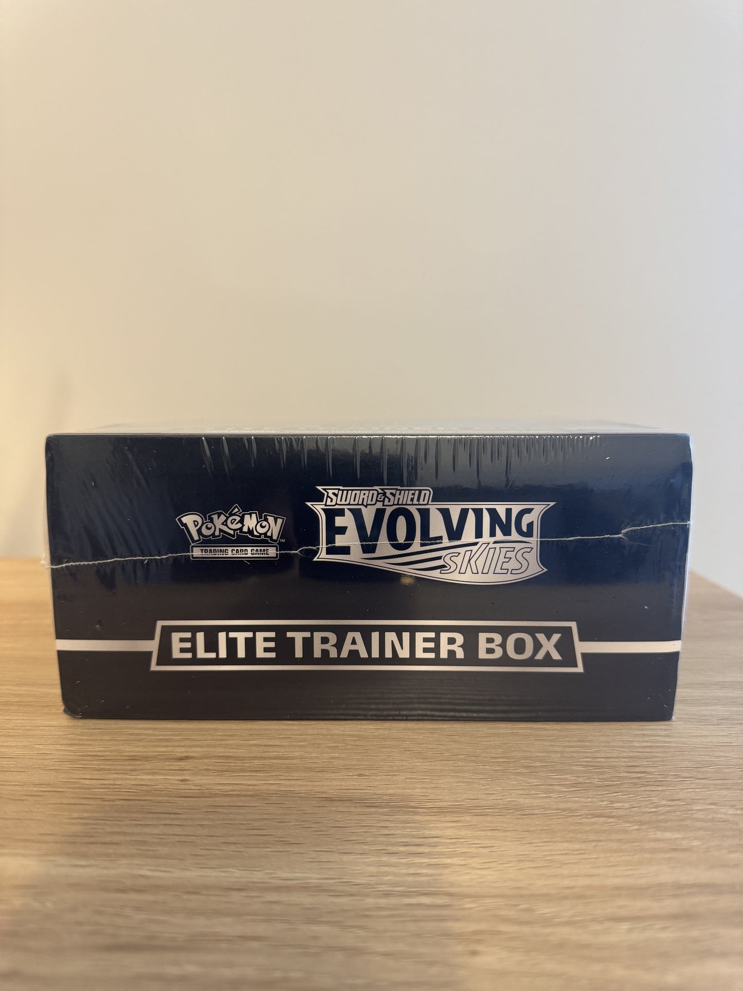 Evolving Skies Elite Trainer Box (Glaceon)
